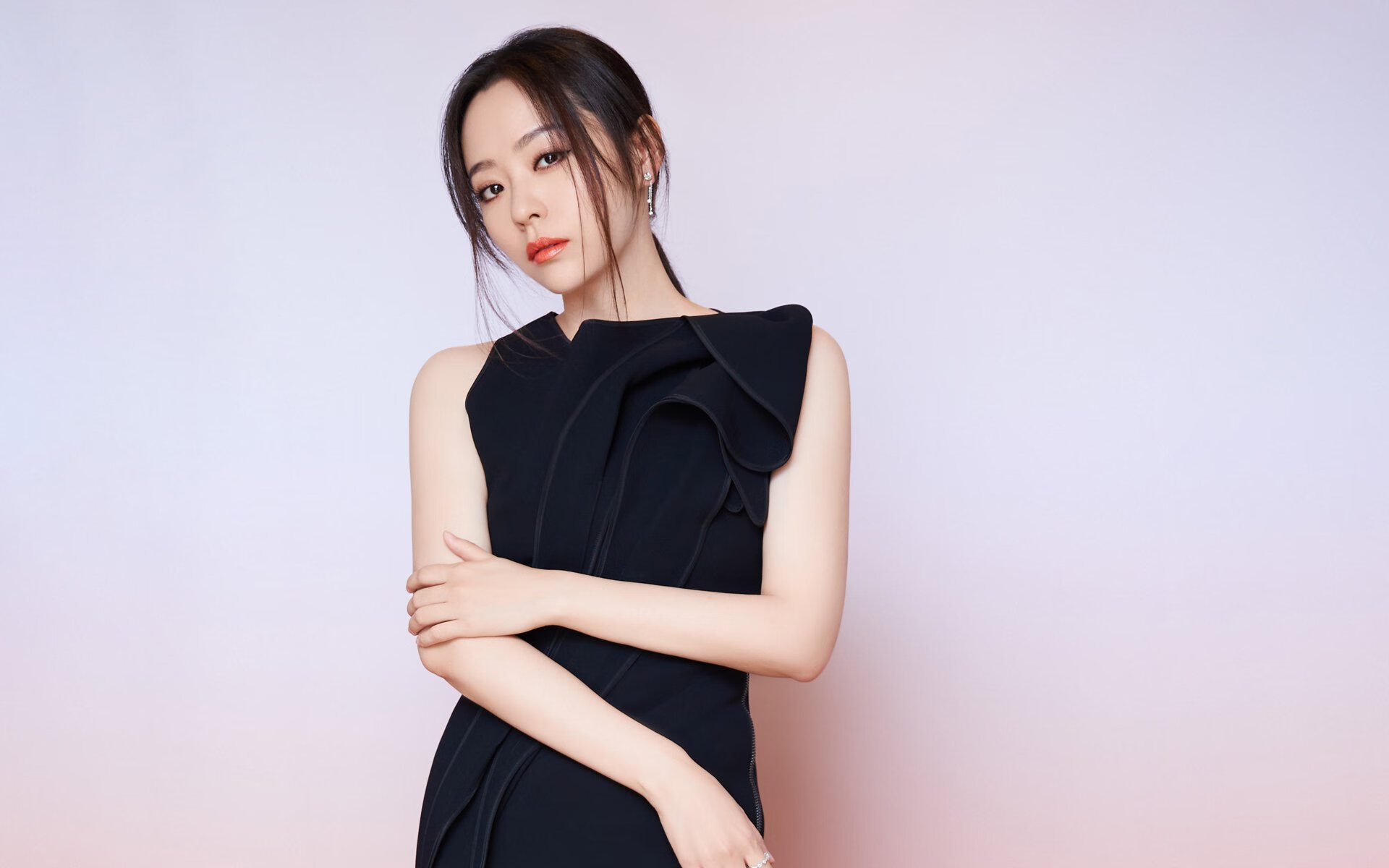 精彩比赛中队员们发挥出色，为球迷带来惊喜，比赛中队员人数多少符合要求