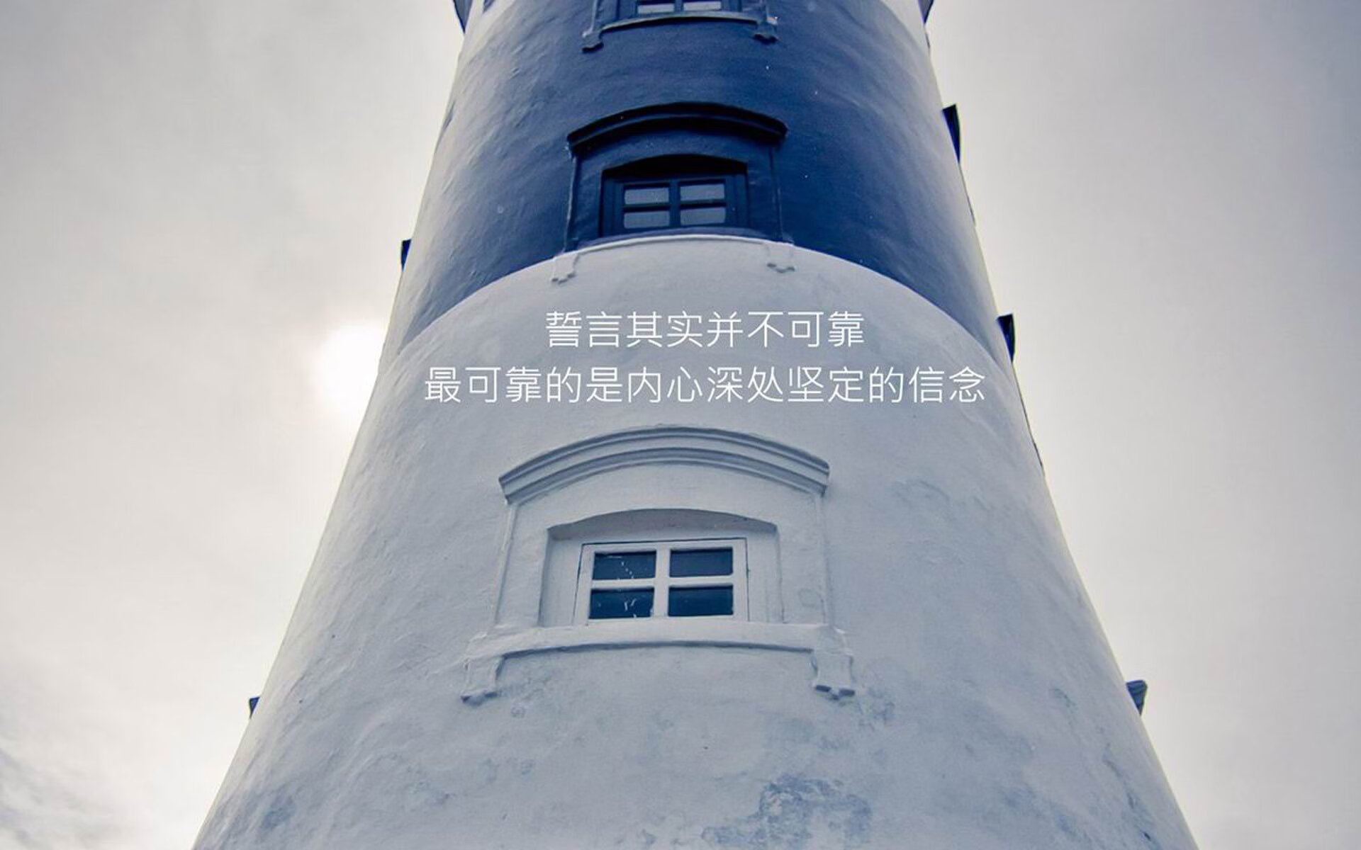 足球赛事中球员受伤事件牵动球迷心.，足球比赛球员受伤