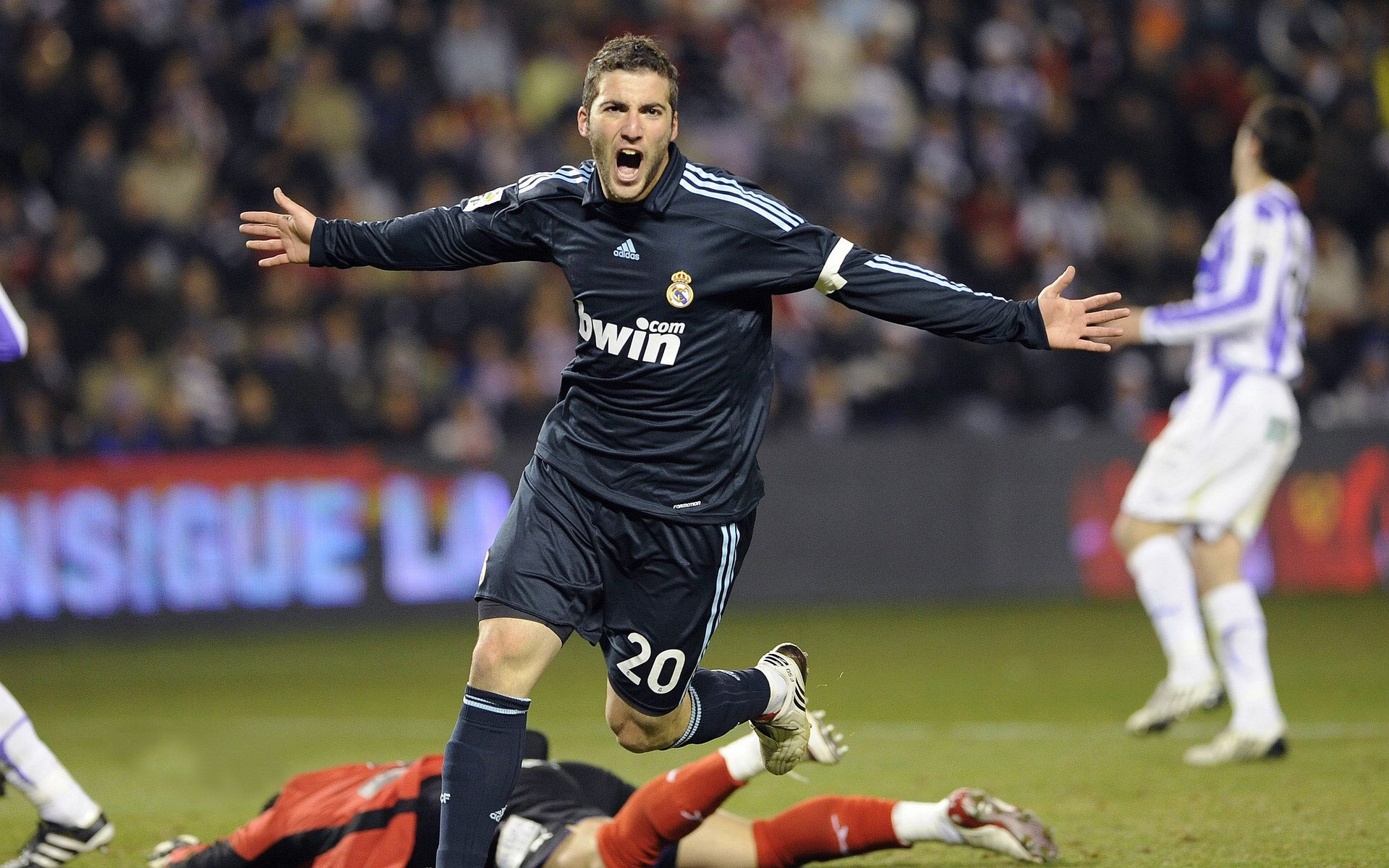 九游app下载电脑版-“赛季“白热化”！多场激烈对决争夺最佳战绩”，白热化的秋季赛